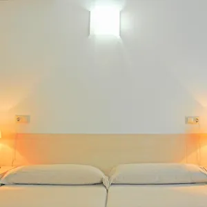  Hostel Residencia Universitaria Resa Sant Jordi Spanje