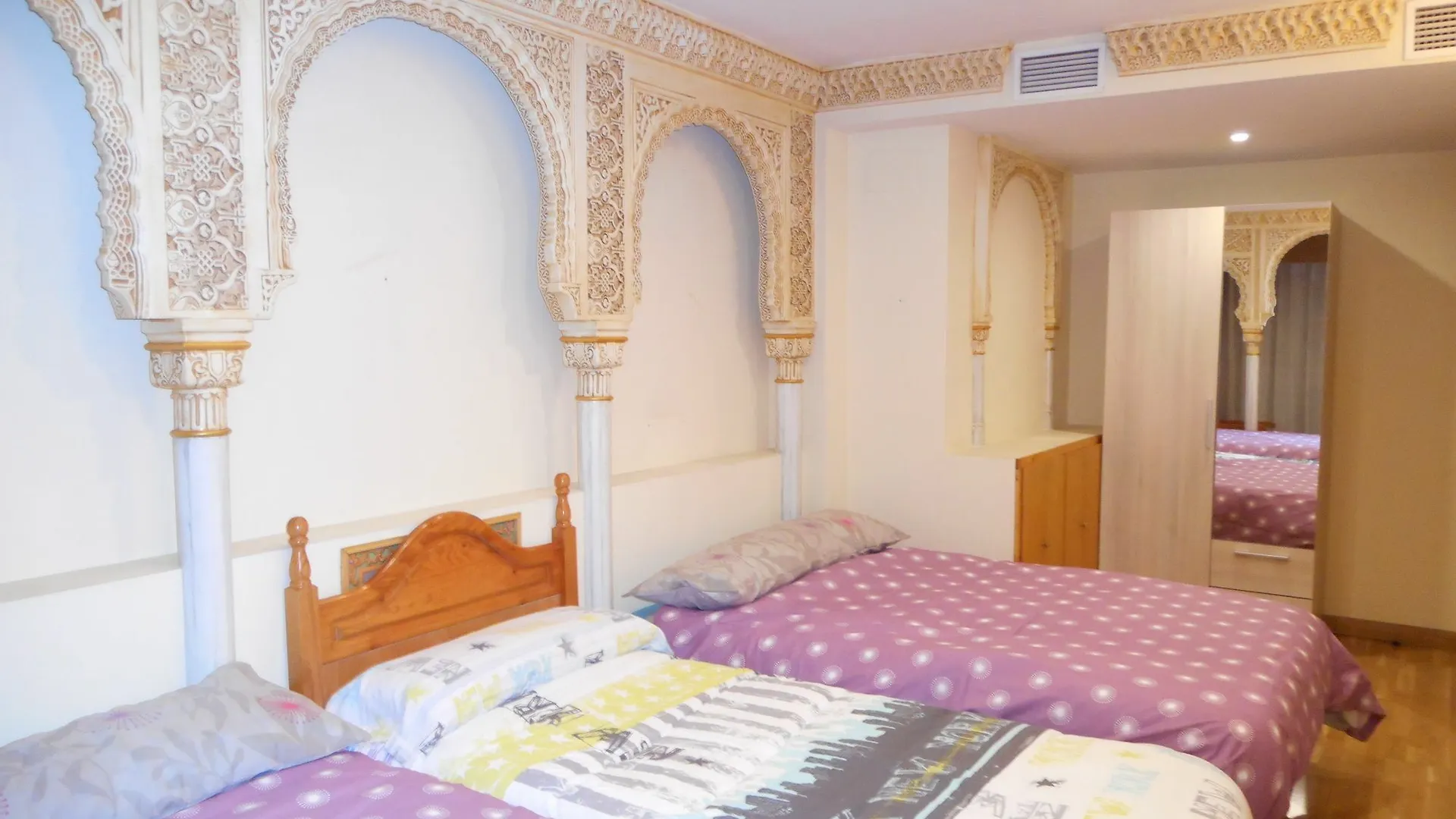 Martin House & Granada Bed & Breakfast 2*,  Spain