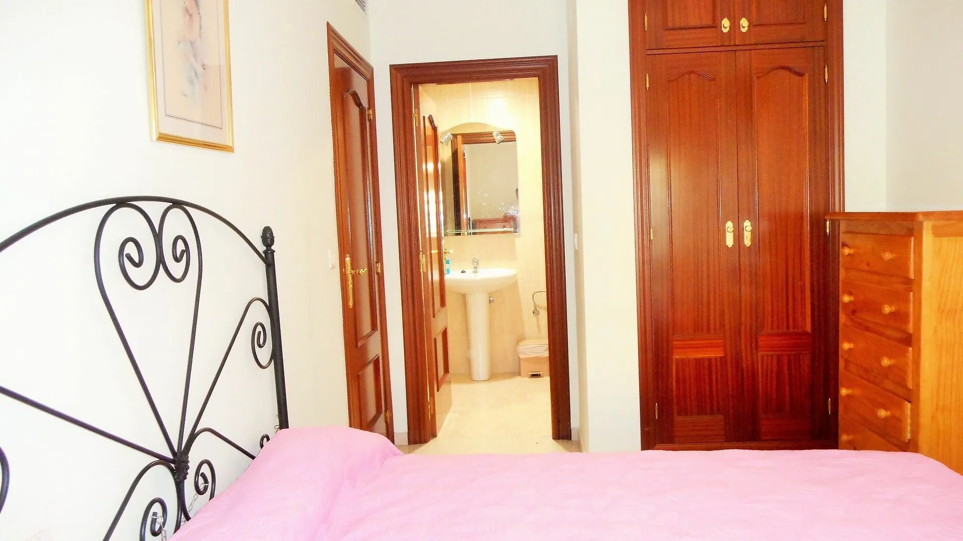 **  Martin House & Granada Bed & Breakfast Spain
